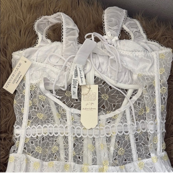FOR LOVE & LEMONS CHRISTY SLIP DRESS SIZE XL
FESTIVAL BOHO EMBROIDERED DAISY - Picture 10 of 12